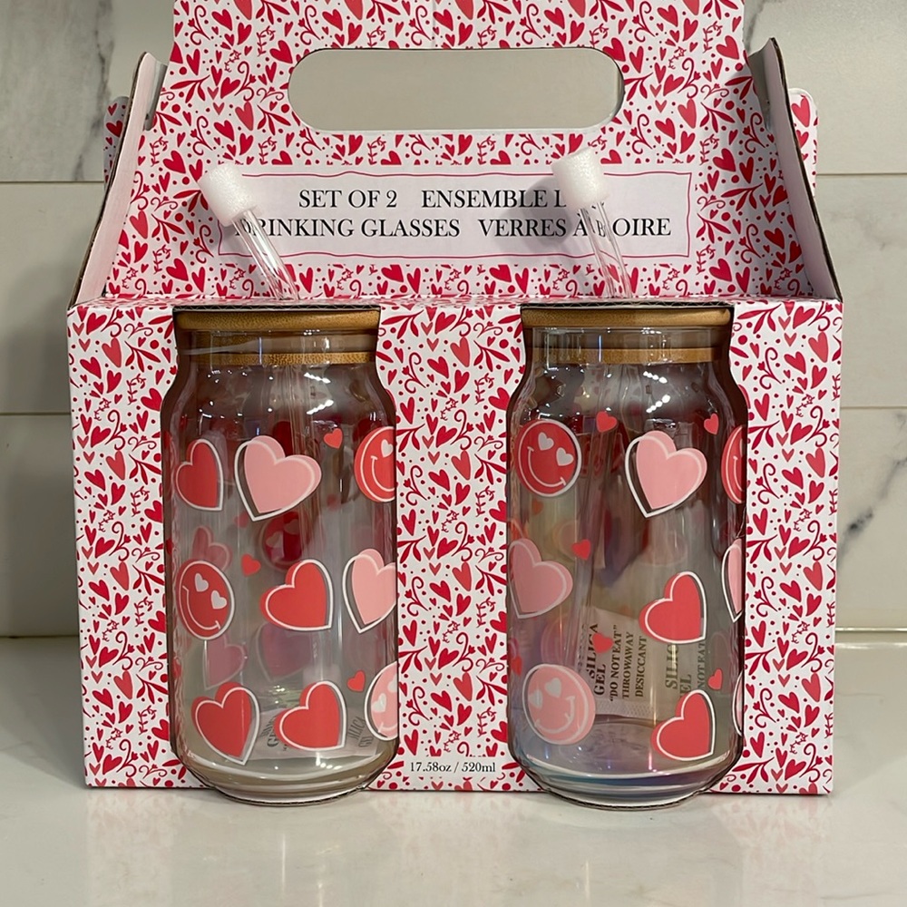 Set of Valentines Day Glasses with Lids and Straws